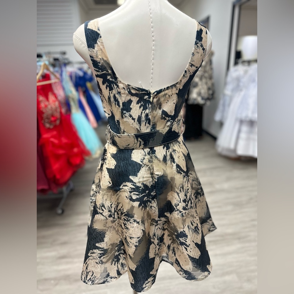 Floral Sleeveless Dress with Belt - Picture 4 of 4